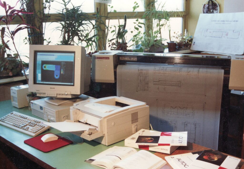 Munkaasztal a Tehnofrignál (1998)